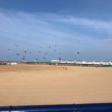 Beach Front Apartment With Free Parking, St Annes Lytham St Annes Exterior photo